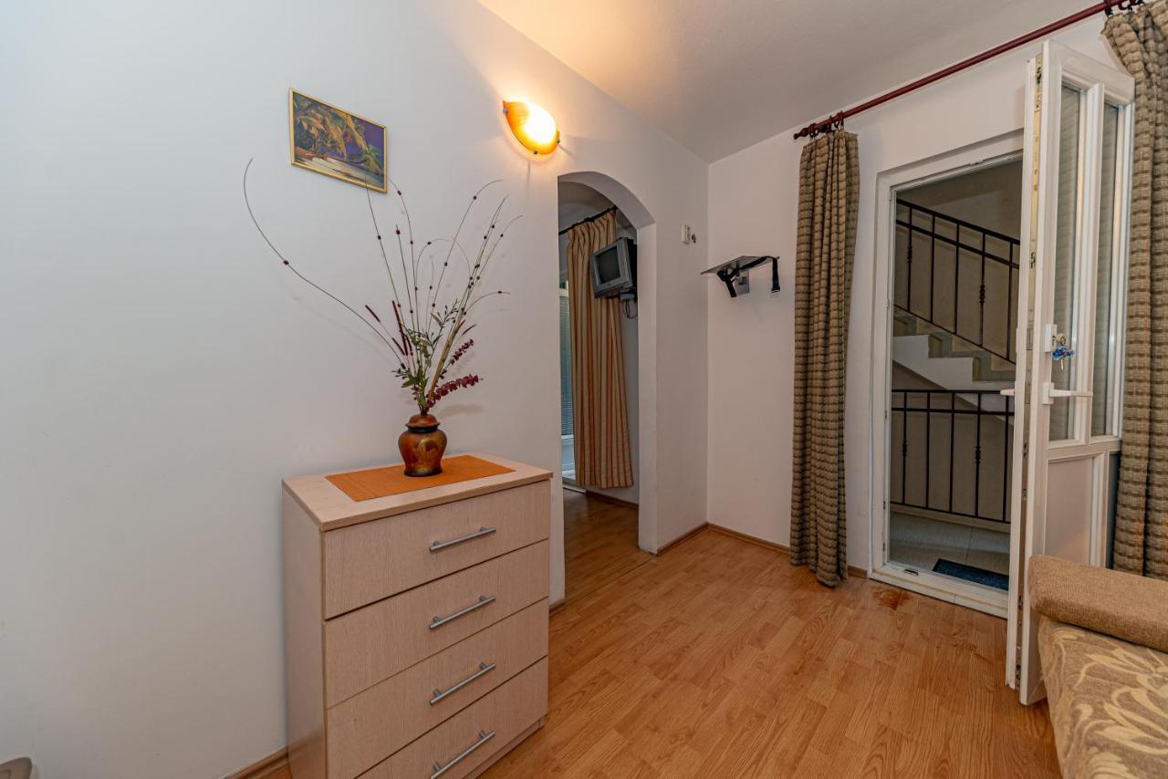 Apartment Knezevic Petrovazzo Esterno foto